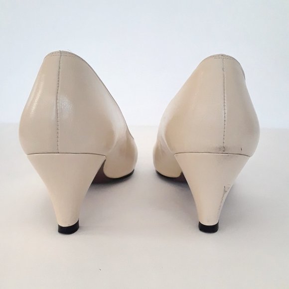 Vintage 60s/70s Ivory Fine Leather Short Heel Pumps Size 8.5 - Picture 7 of 16